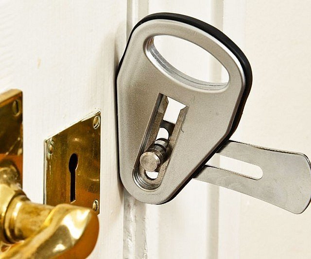 The Easylock The Lightweight, Easy to Install, Super Strong Temporary Door Lock. (Silver